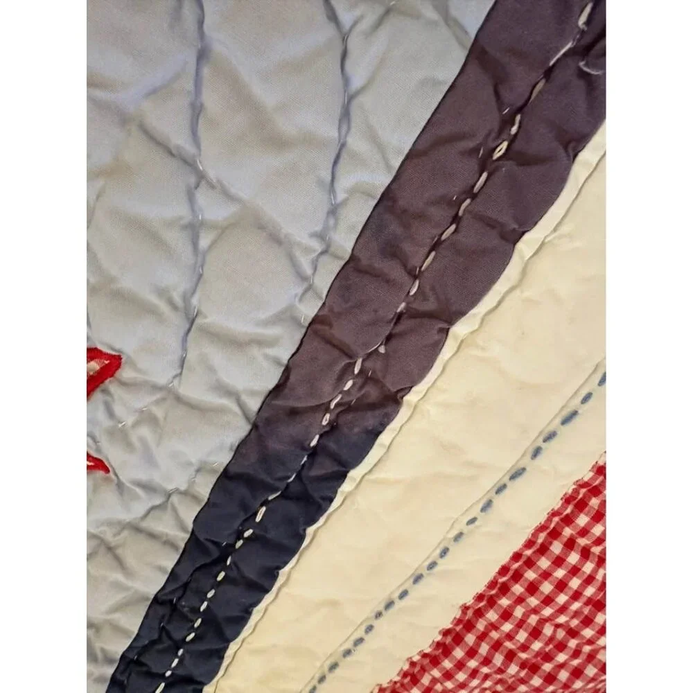 Pottery Barn Kids Twin Size Christmas Quilt And Sheet Set. Please See ALL Photos